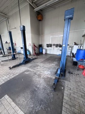 1 Zweisäulenhebebühne Nussbaum 2.50 SE, Bj. 2003, Generalüberholt 2025 (neue Spindeln etc.), Tragkraft 5000 kg